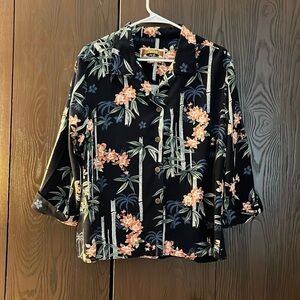 Caribbean Joe Women’s 3/4 sleeved navy with rose colored florals blouse. XL